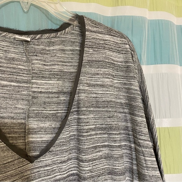 Three Dots Heathered V-Neck Top Silk Trim Sz Large - Picture 7 of 9
